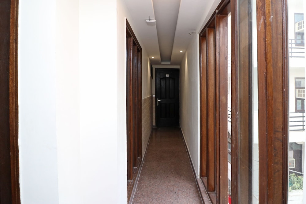 OYO 28637 Gokul Grand 16/27