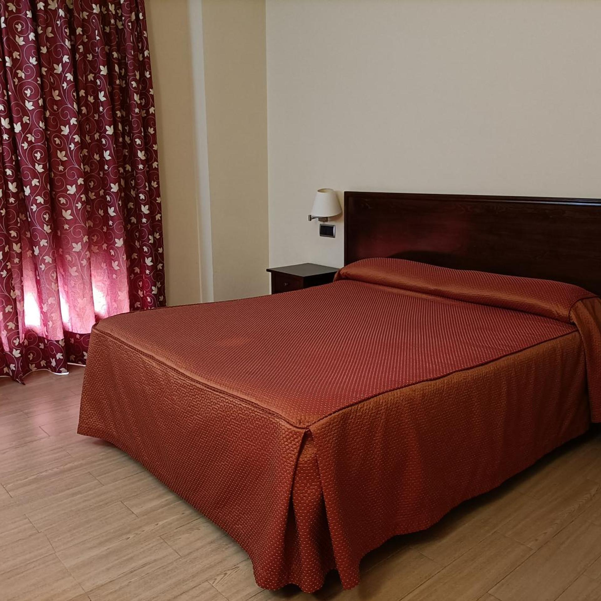 Room, Queen Bed, Hot Tub