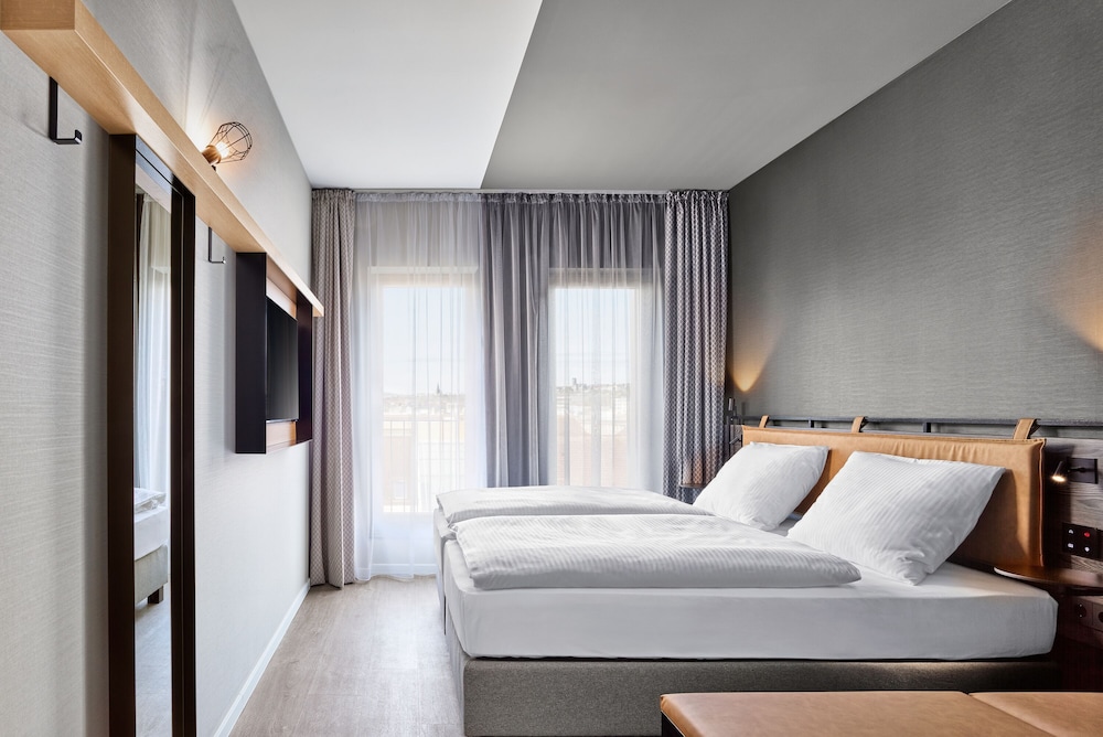 H2 Hotel Saarbrucken 12/30
