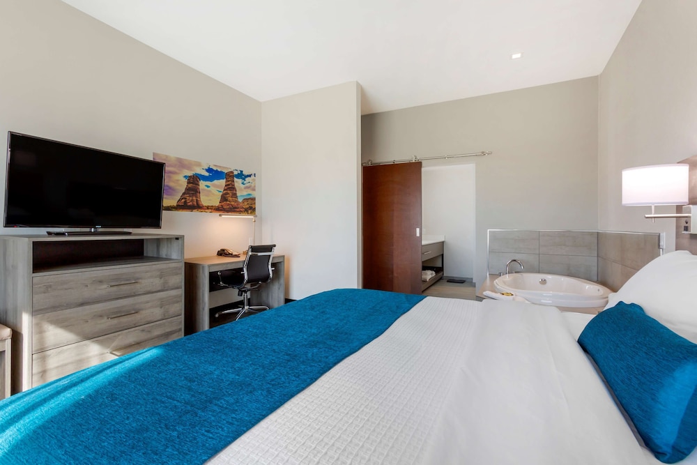 Best Western Plus Executive Residency Phoenix North Happy Valley 19/48