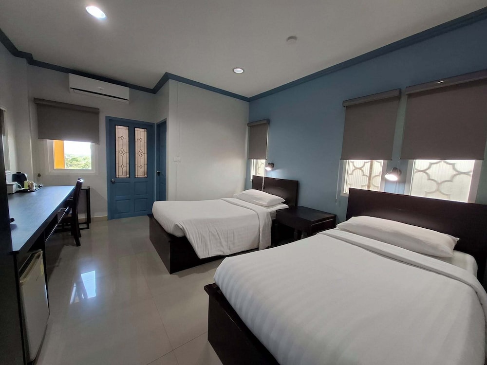 ROOM, TWIN BEDS