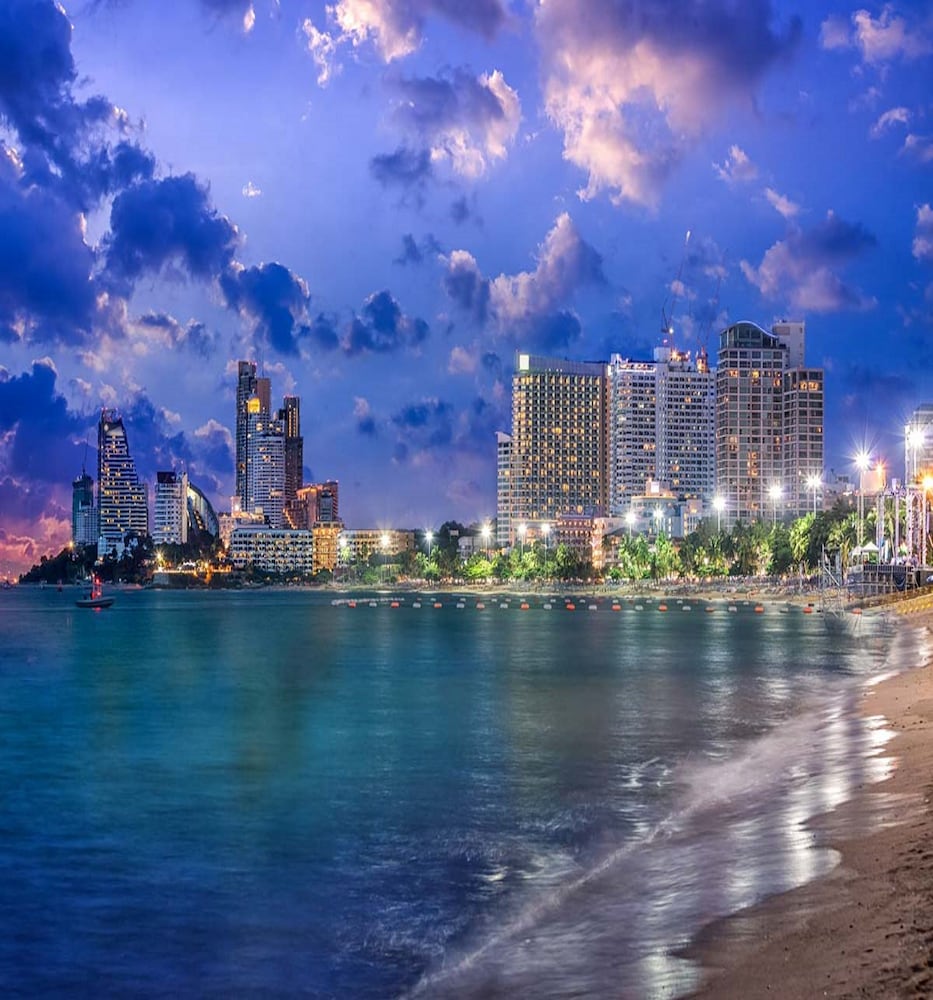 Punyapha Place Pattaya Beach 67/69