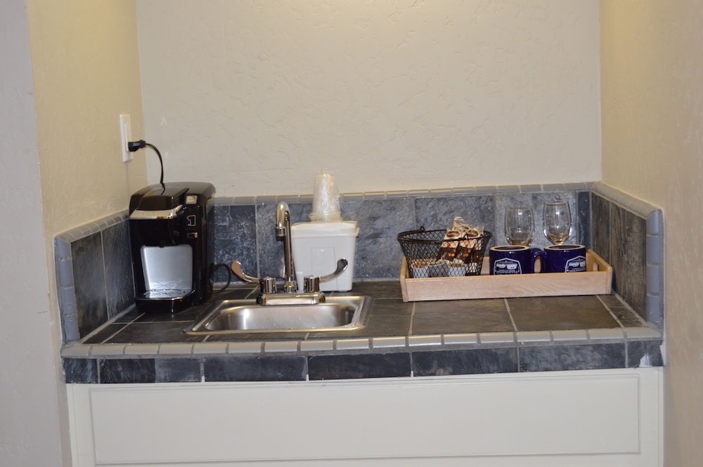 Palm Canyon Hotel and RV Resort 63/73