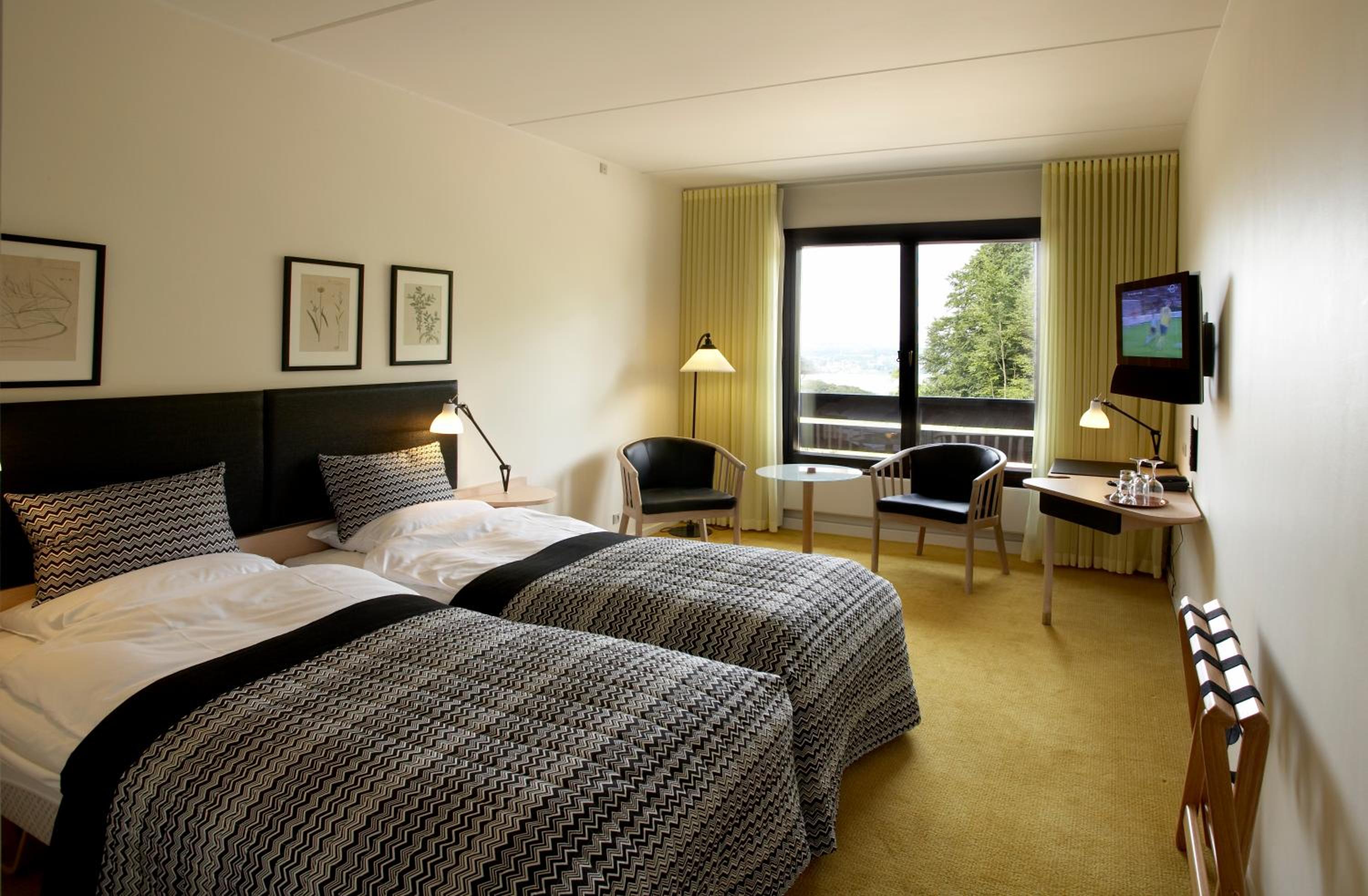 Room, Double or Twin Bed, Partial Fjord View، Munkebjerg Hotel 2/10