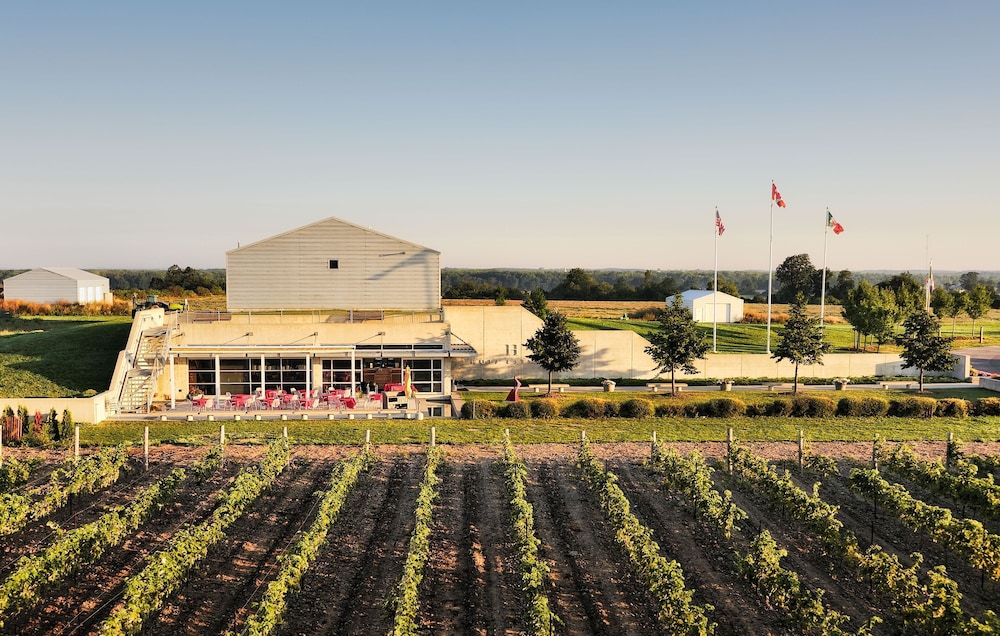 Huff Estates Inn & Winery 45/48