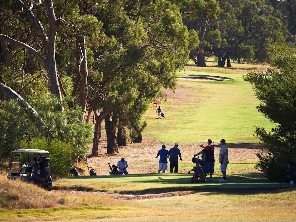 Novotel Barossa Valley Resort 68/69