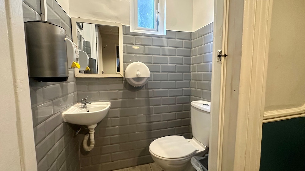 Mixed Dorm, 16 Beds, Private Bathroom