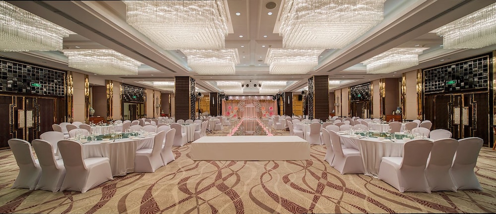 Howard Johnson by Wyndham Jinyi Hotel Chongqing 18/19