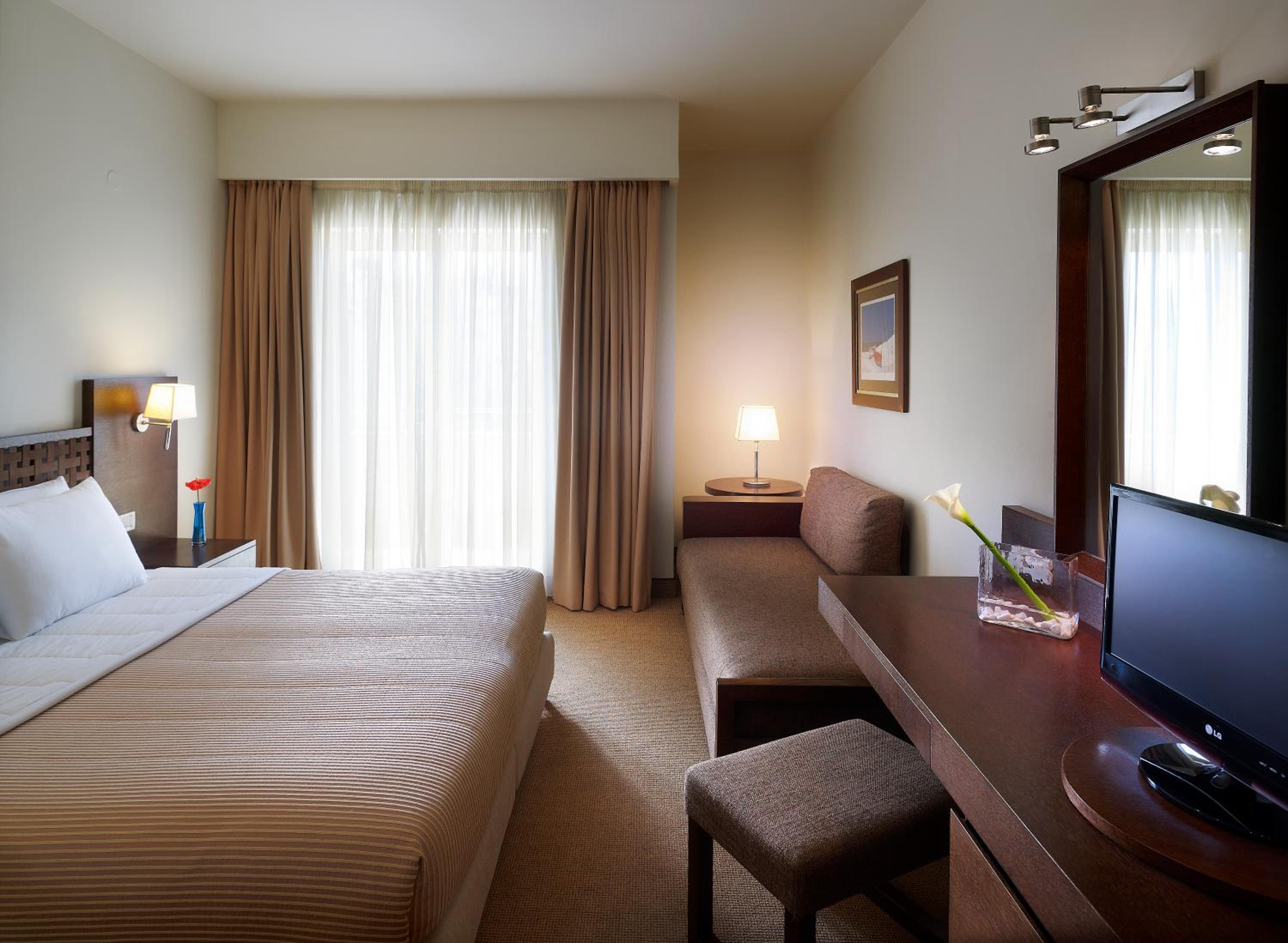 Room, Triple