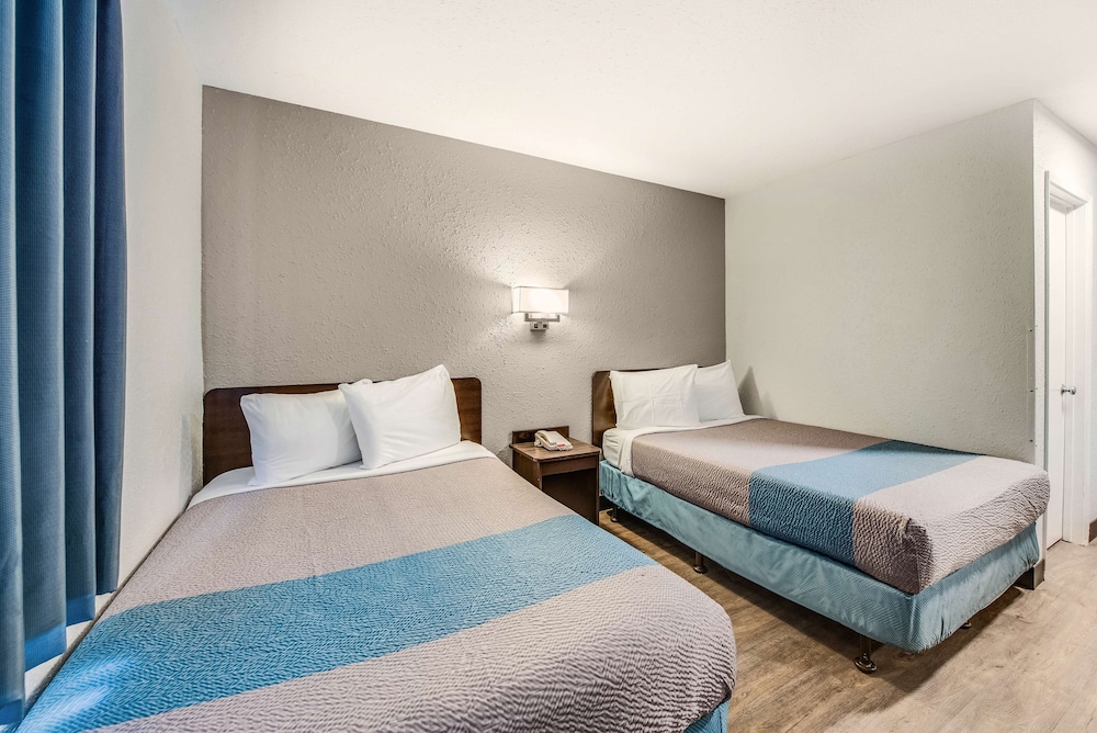 Motel6 Fort Wayne, IN 32/62