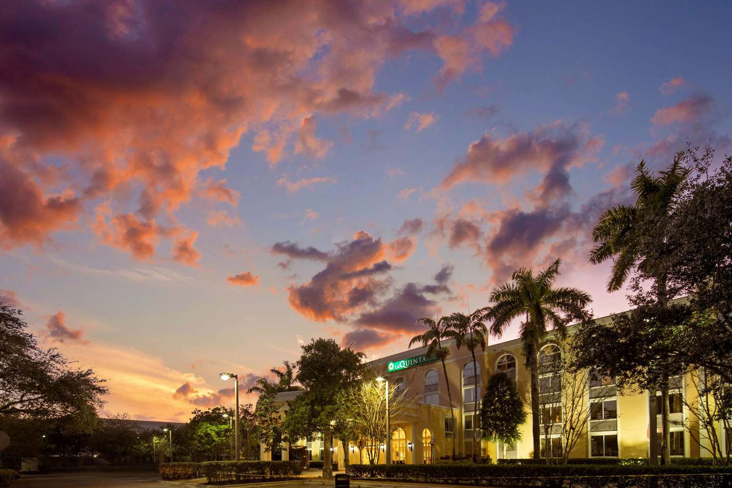 La Quinta Inn & Suites by Wyndham Sunrise 15/20