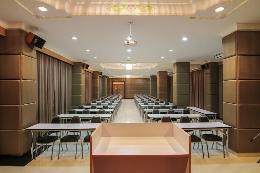 Leelawadee Grand Hotel 33/39