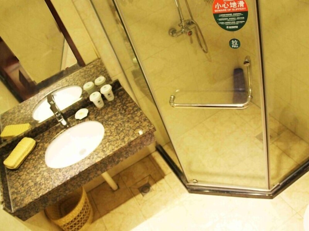 GREENTREE INN QINGDAO DEVELOPMENT DISTRICT SDUST EXPRESS HOTEL 43/46