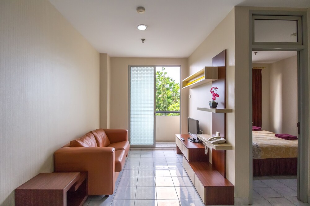 GOLDEN SKY CONDOTEL 30/42