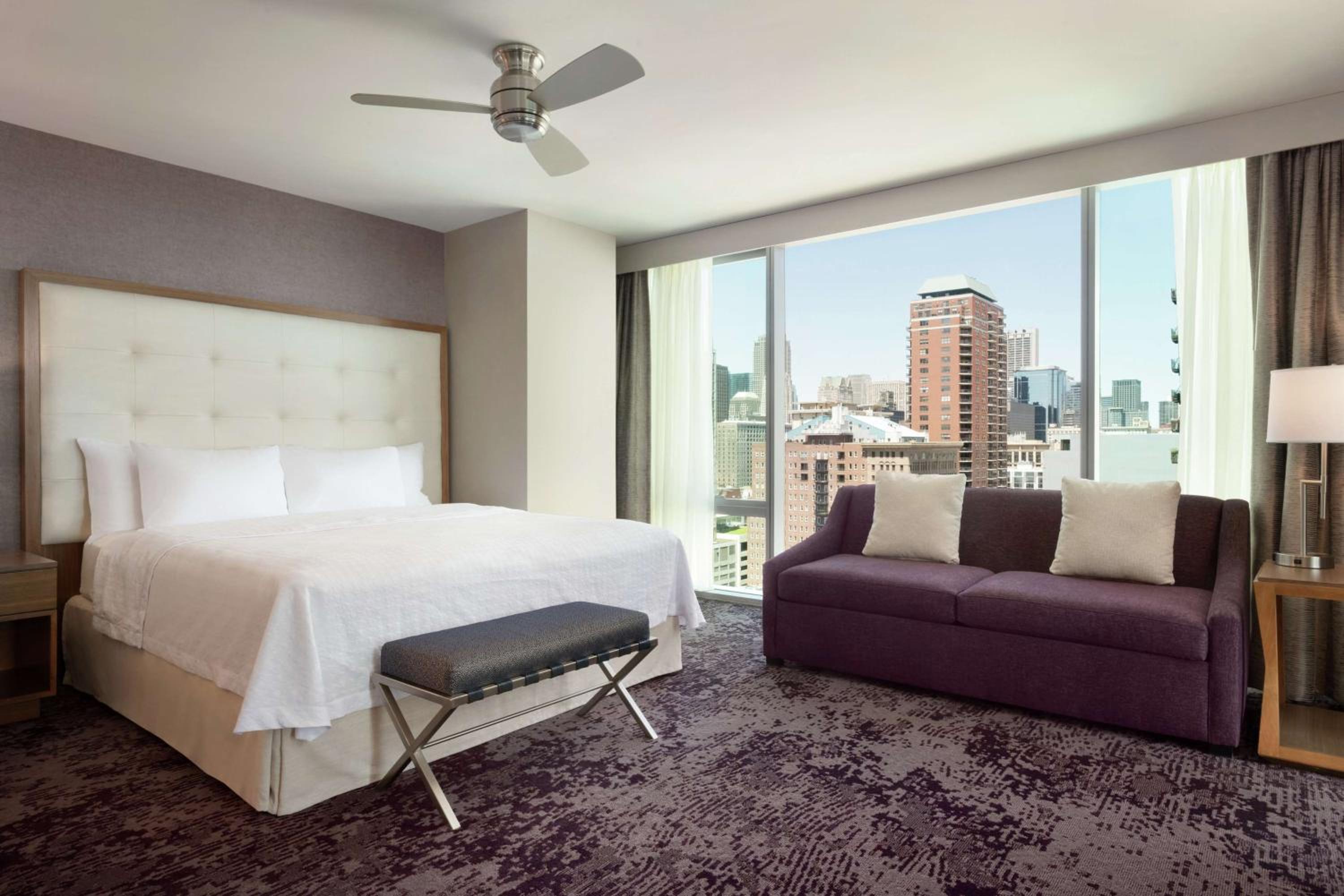 STUDIO, SUITE, KING BED, CORNER