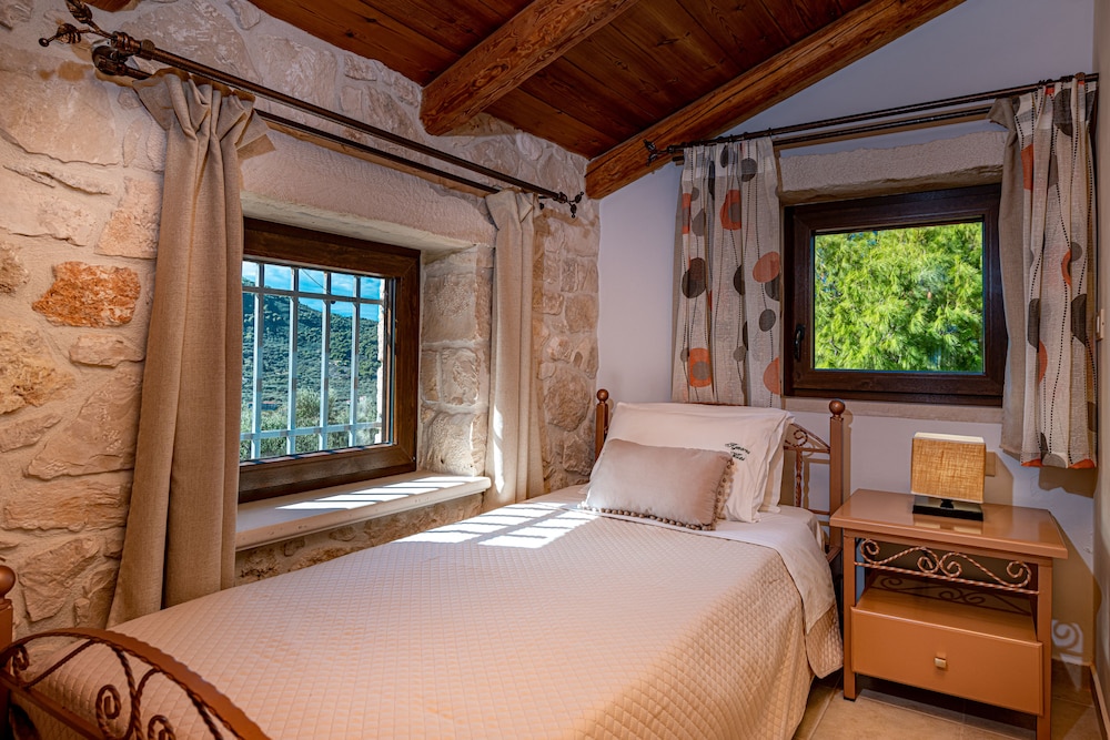 Kymaros Villas 2/36