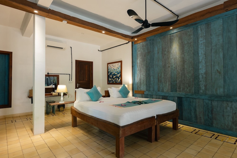 Deluxe, Suite, King Bed, Garden View