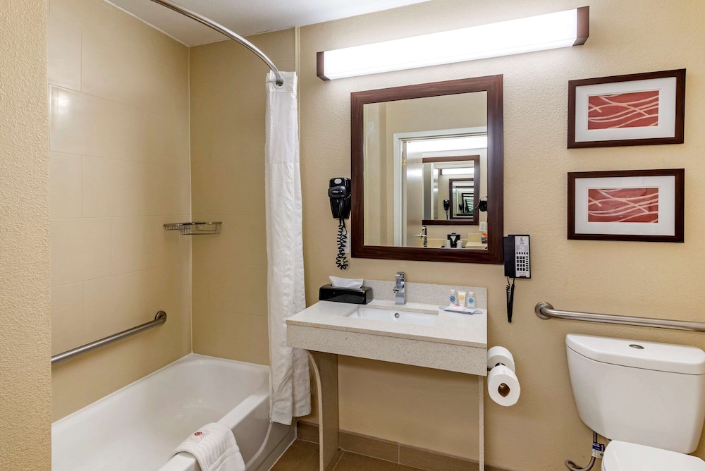 Comfort Inn & Suites Near Six Flags GA 12/38