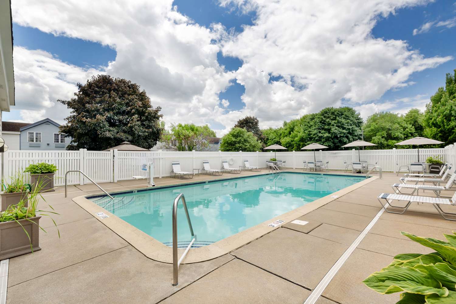 Best Western Hartford Hotel & Suites 58/59