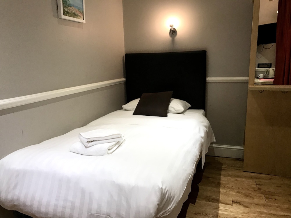 Rhodes Hotel 25/66