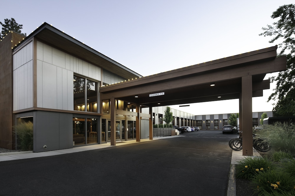 Waypoint Hotel 6/62