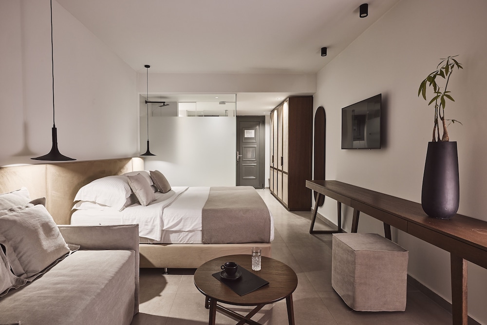 STANDARD, DOUBLE OR TWIN BED, LAND VIEW