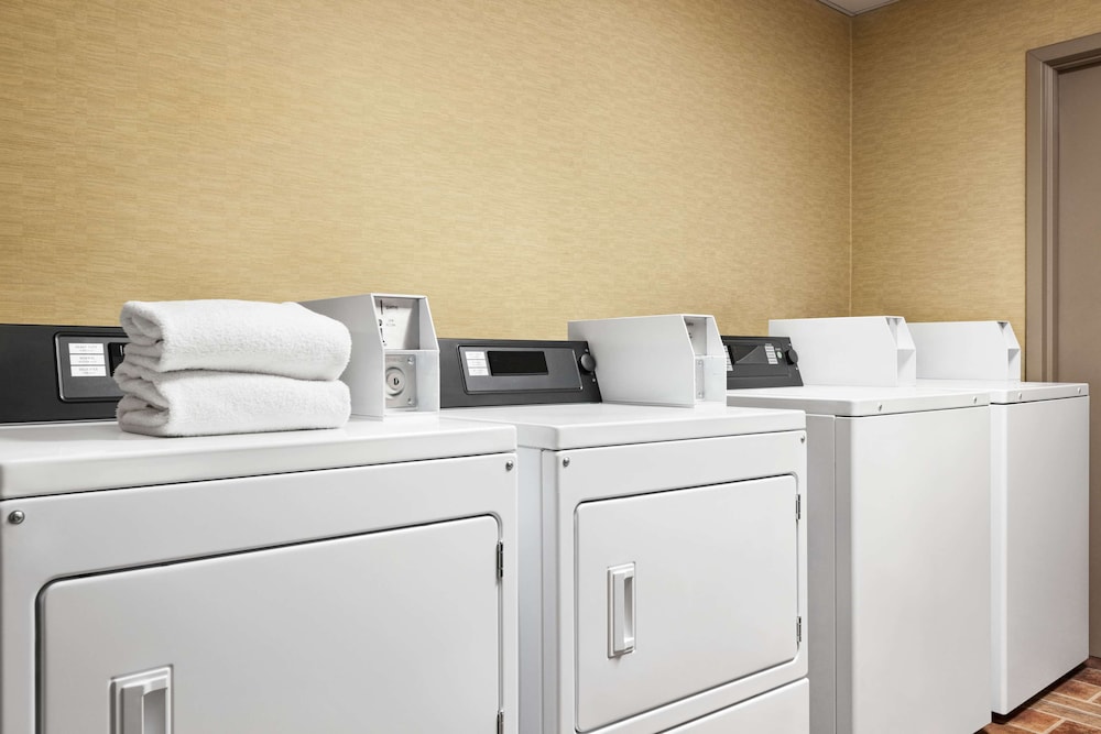 Garner Hotel Totowa by IHG 22/74