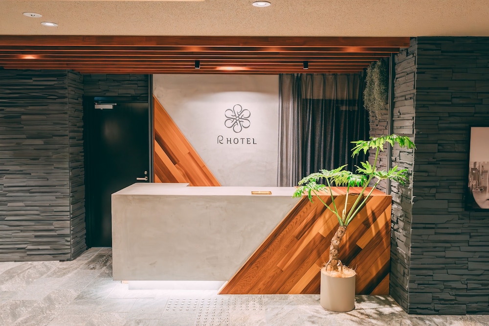 R Hotel Honmachi 10/17