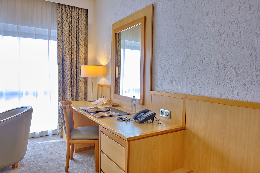Tiama Hotel 53/72