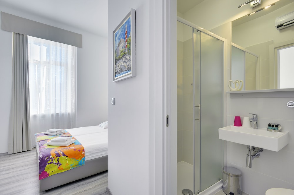 BOUTIQUE HOSTEL JOYCE 49/50