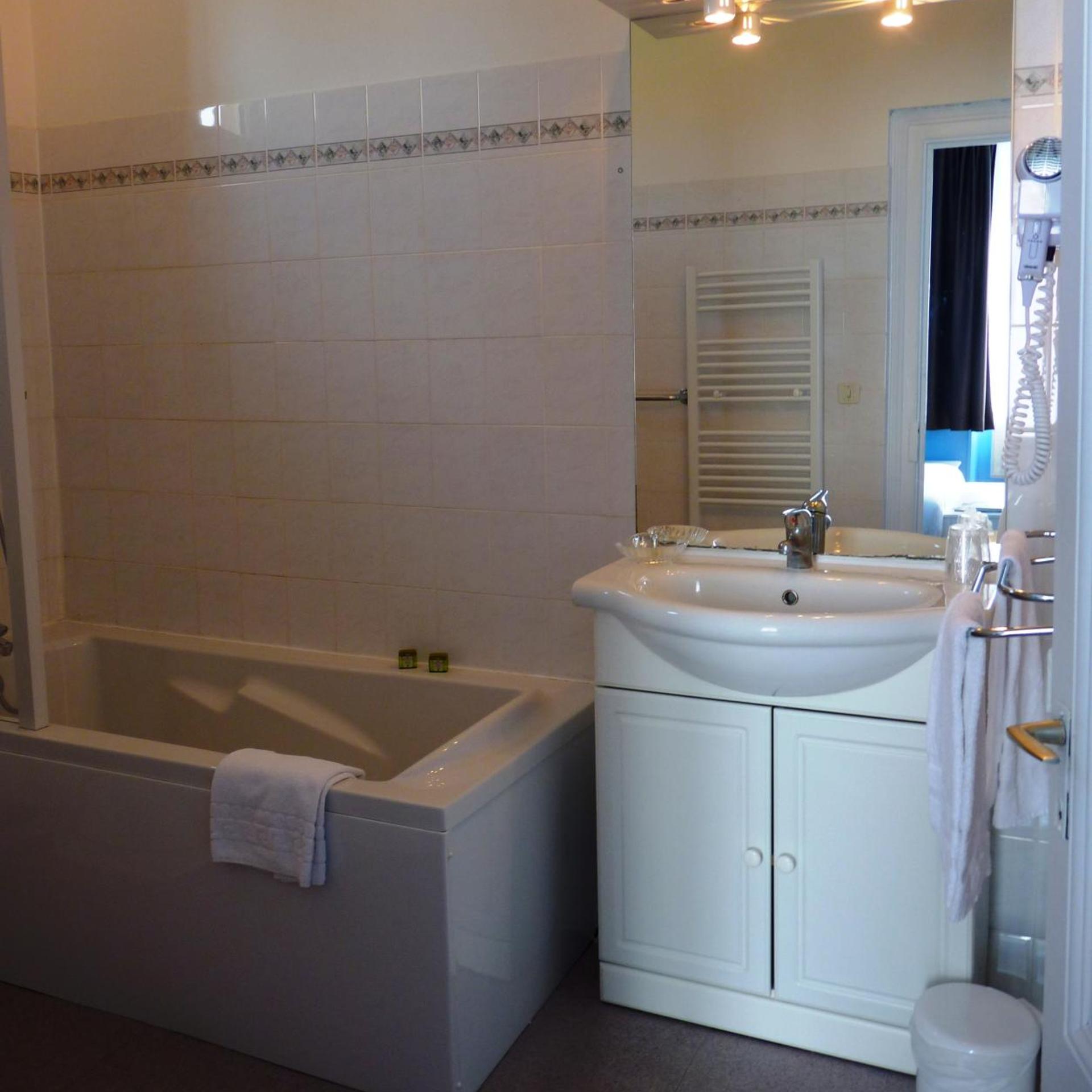 HOTEL LE CYGNE 4/50