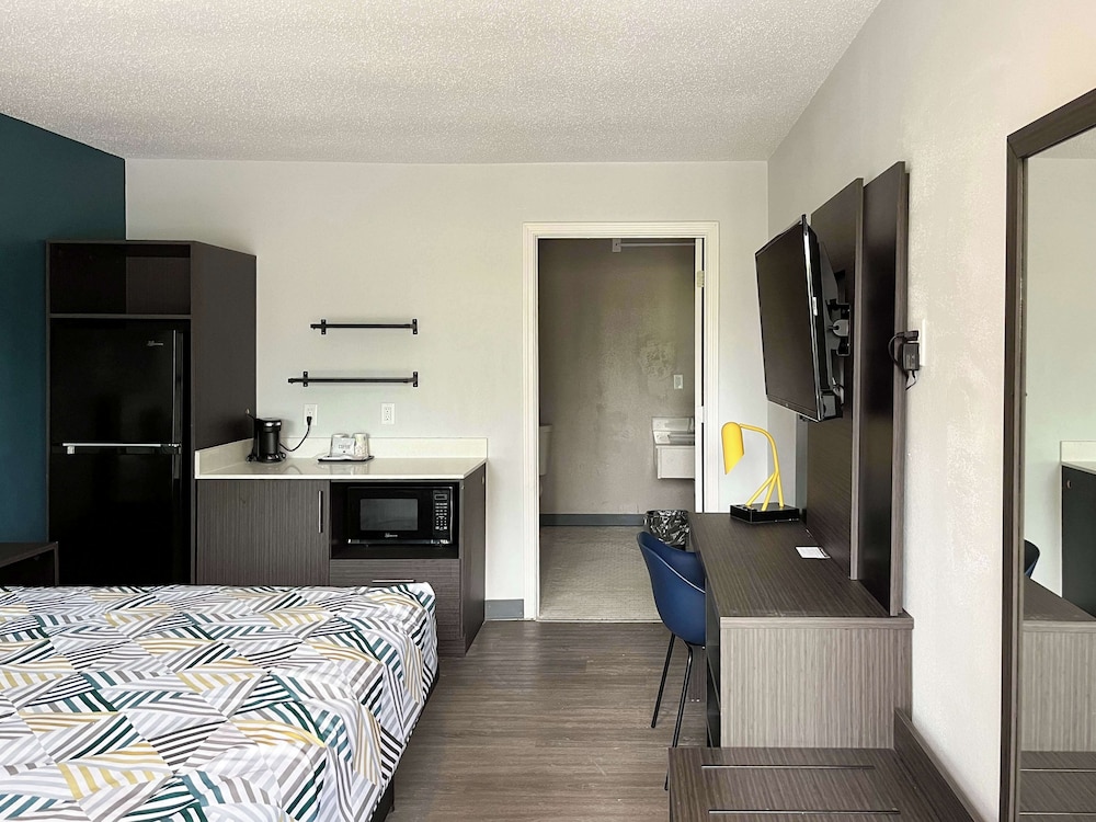 Studio6 Suites Lafayette, IN 7/21