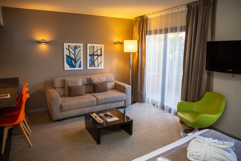 APPART HOTEL CLEMENT ADER 39/68