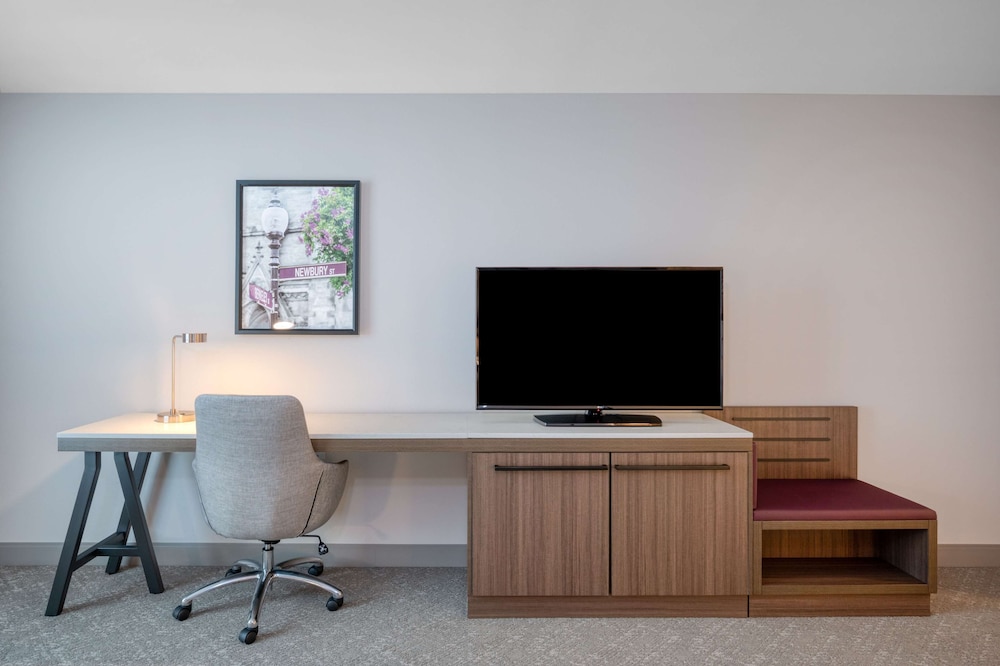 Hilton Garden Inn Boston Logan Airport 38/38