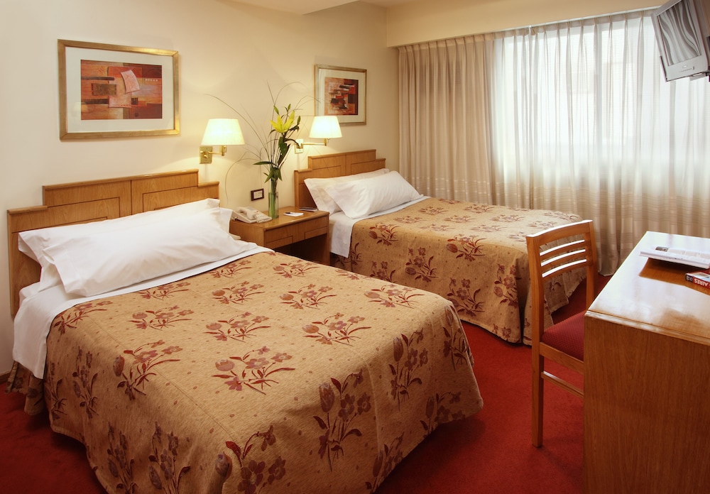 SUPERIOR, QUEEN BED