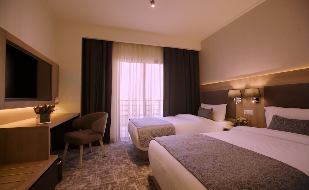 Oaks Beirut 9/33