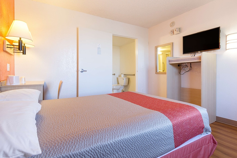 Motel6 Mesa, AZ - South 23/47