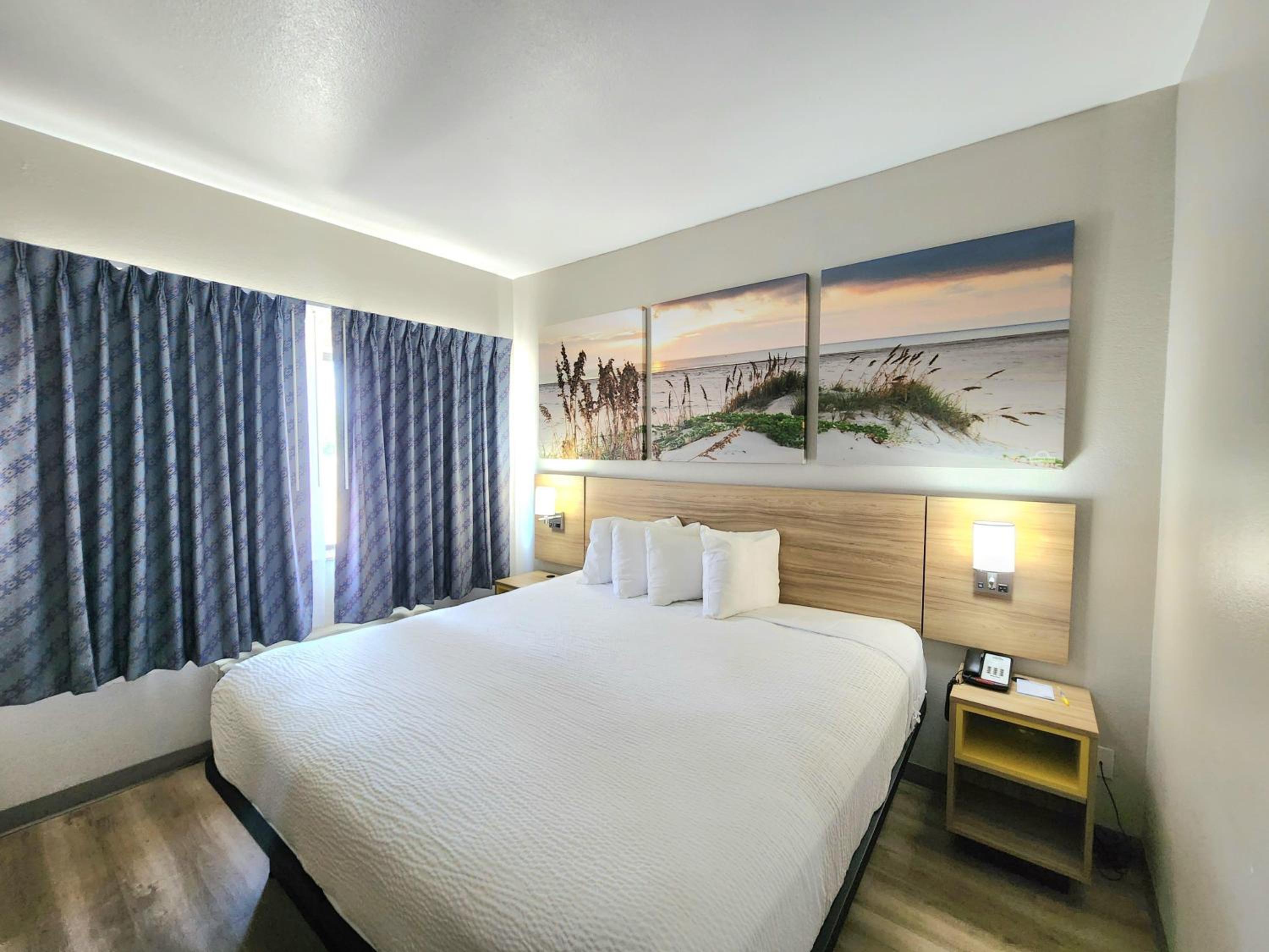 جناح ديلوكس بسرير كينج، Days Inn Suites By Wyndham Corpus Christi Central 2/4