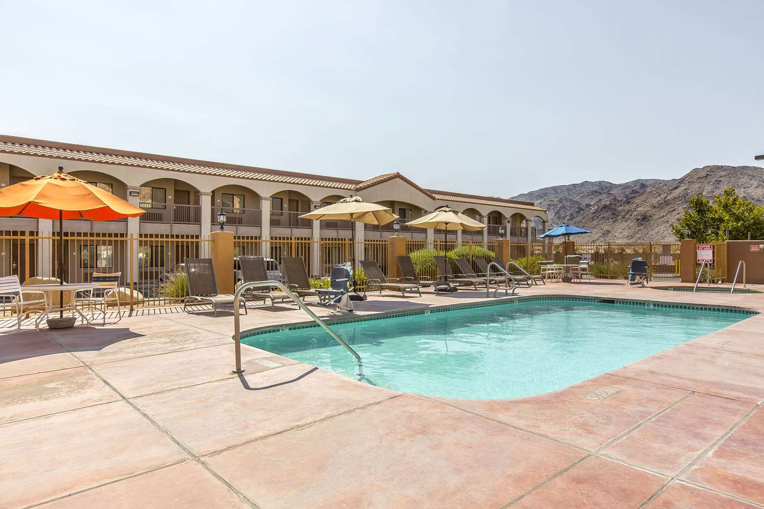 Oasis Inn And Suites Joshua Tree 29 Palms 40/41