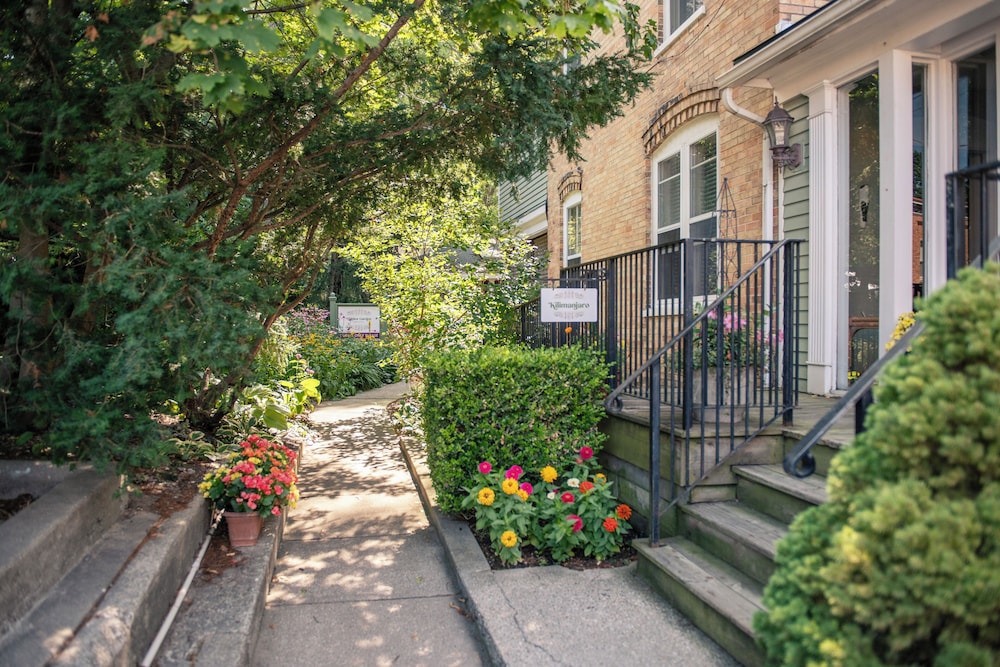 Hidden Garden Cottages Bed &amp; Breakfast 38/49