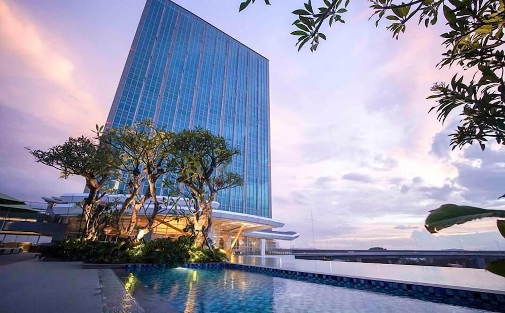 Nuanza Hotel and Convention Cikarang 44/46