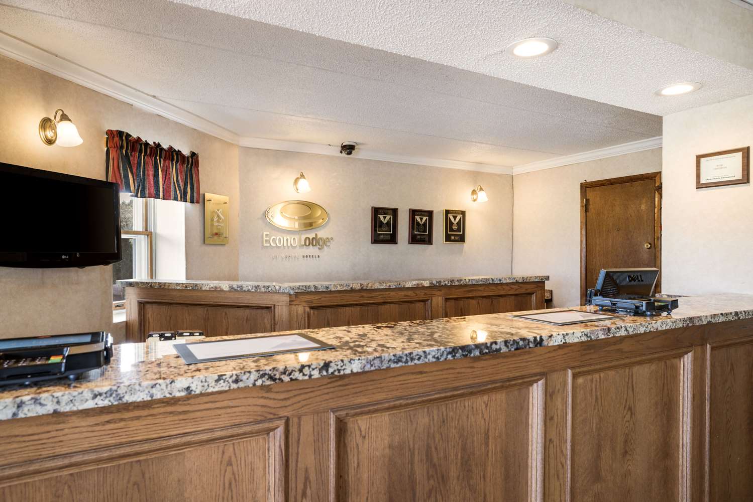 Econo Lodge Darien Lakes 3/46