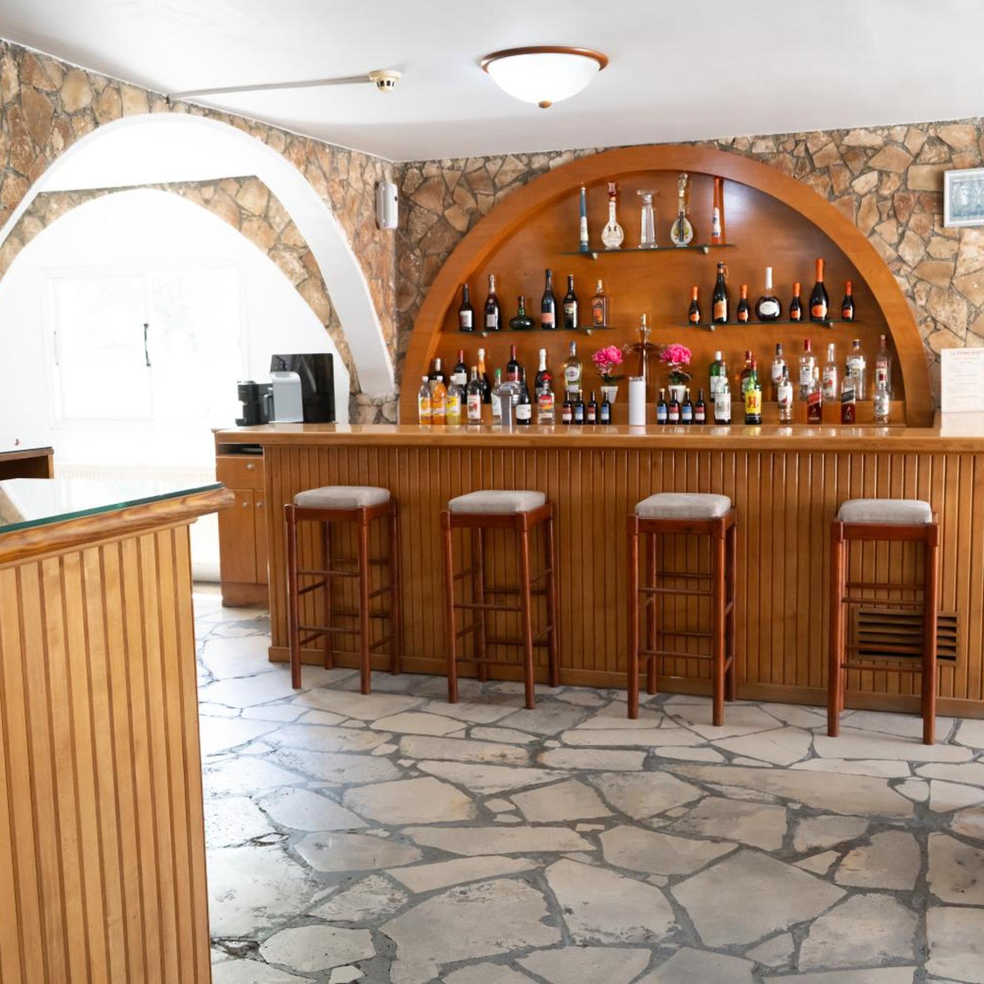 Le Village Hotel 34/50