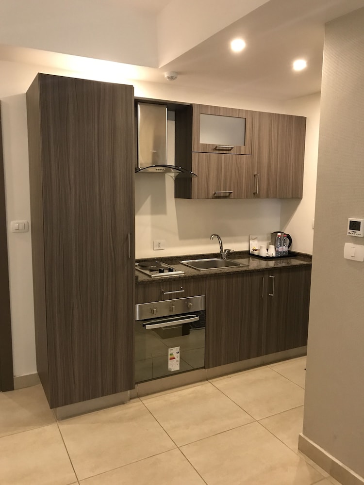 ALMOND HOTEL APARTMENTS 53/53