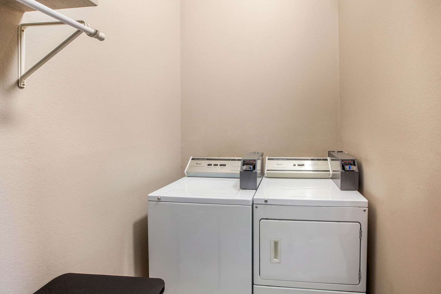 La Quinta Inn & Suites by Wyndham Pasadena 22/32