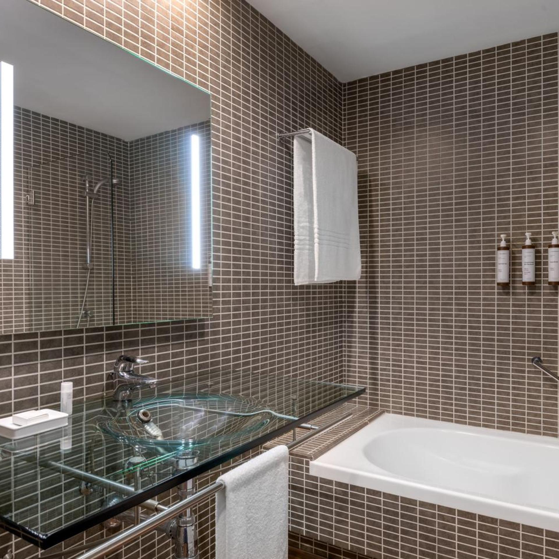 غرفة قياسية بسرير كوين، AC Hotel by Marriott Madrid Airport 4/4