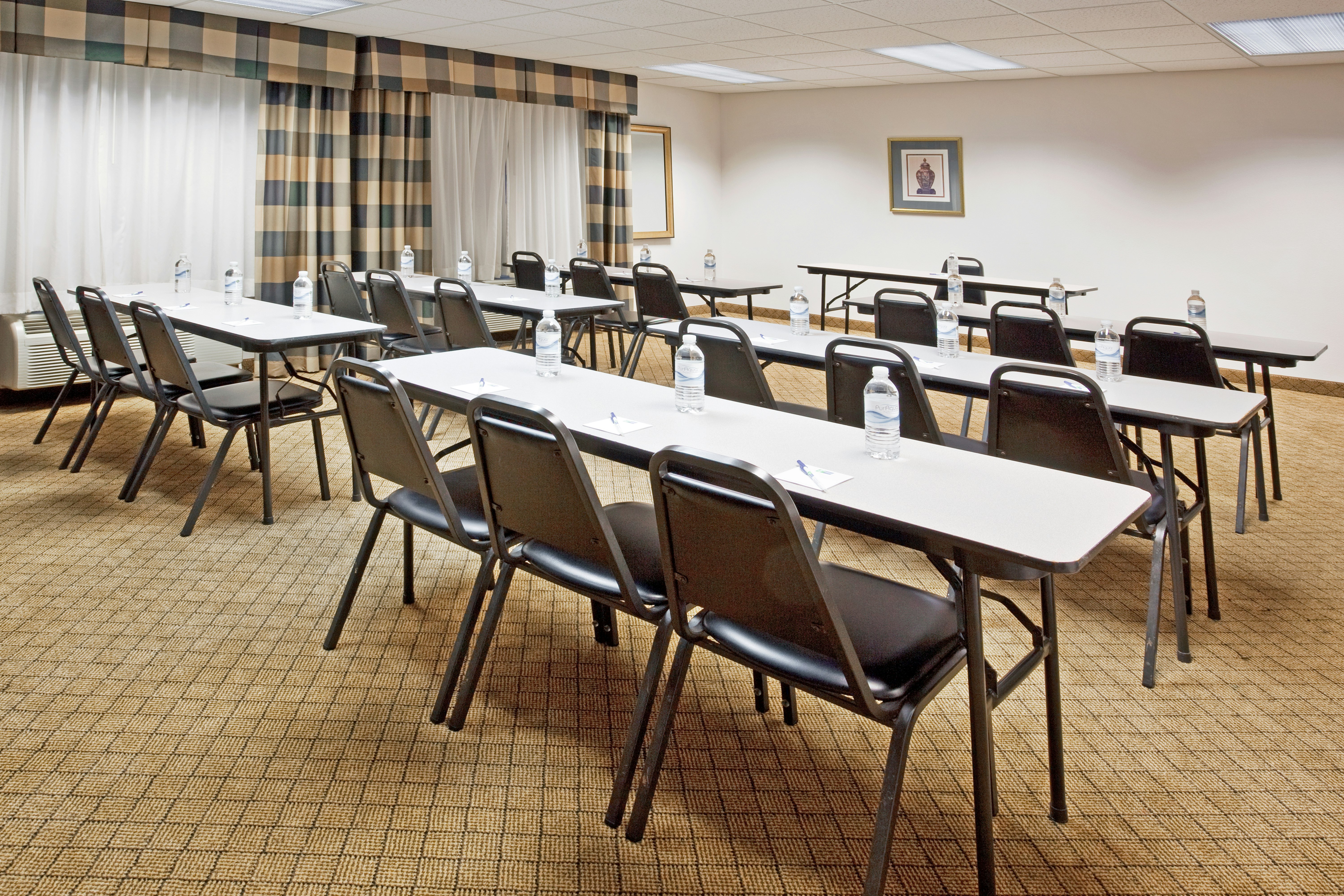 Holiday Inn Express Hotel And Suites Alliance 37/41