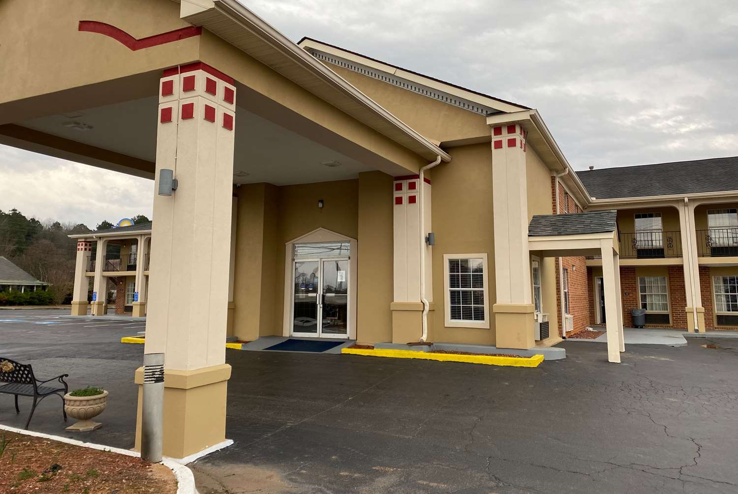 Super 8 by Wyndham Covington GA 4/32