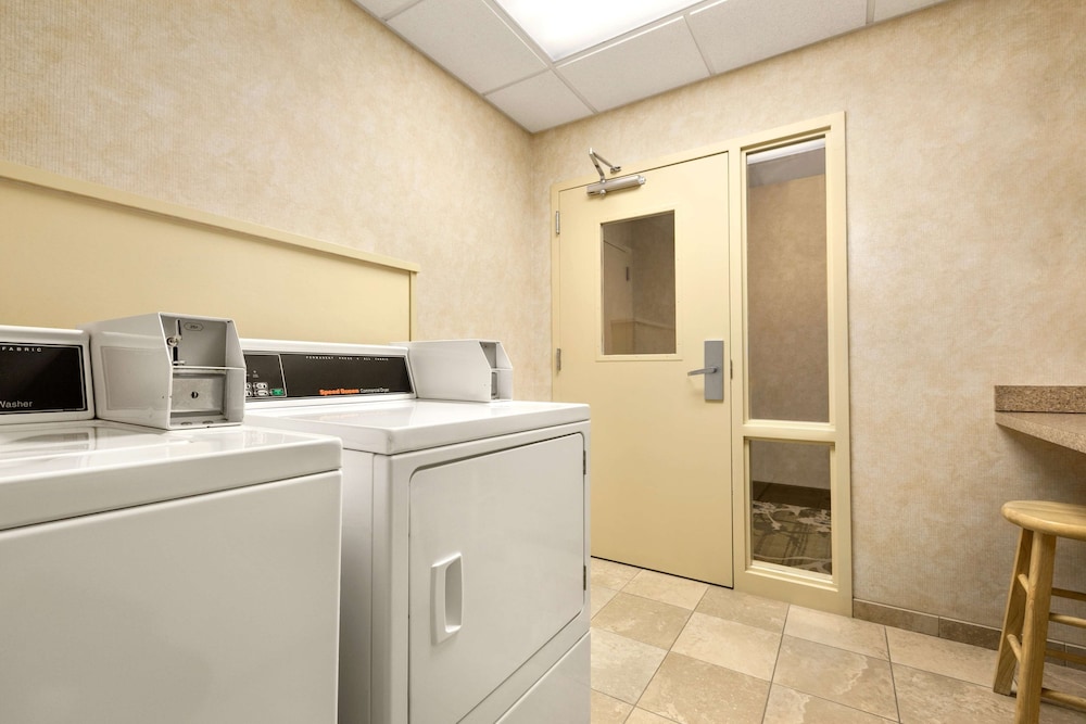 Hampton Inn Dover 17/55
