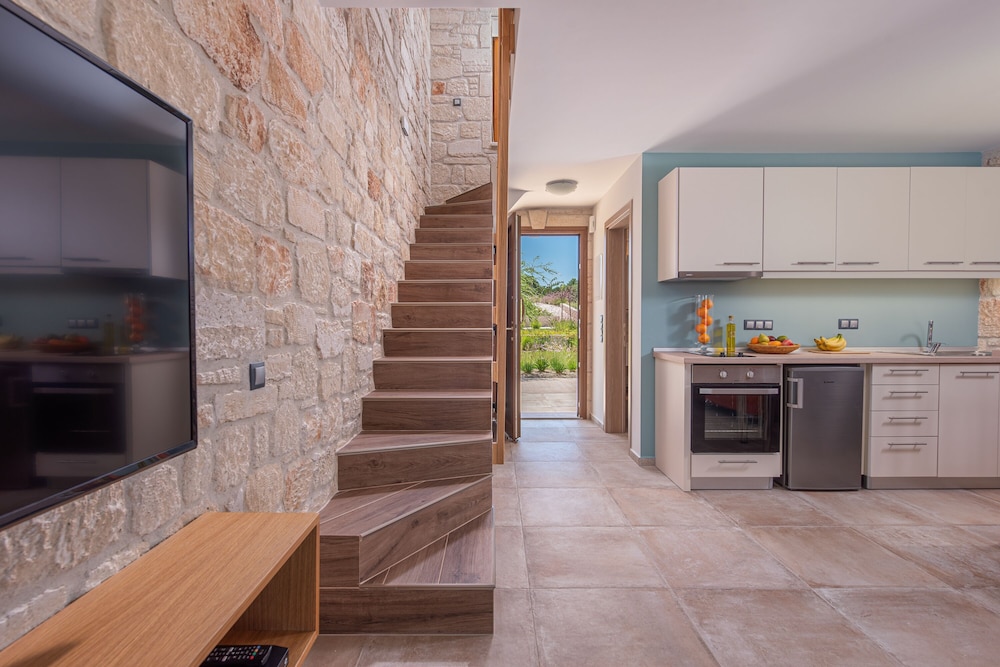 Mint Retreat Suites 2/42